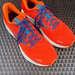 Brooks Adrenaline GTS 22